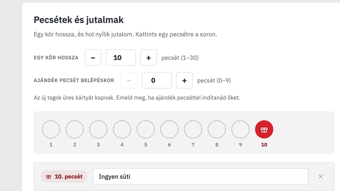 A Program és jutalmak képernyő: egy kör hossza 1–30 pecsét, ajándék pecsét belépéskor, és a 10. pecsétnél az Ingyen süti jutalom